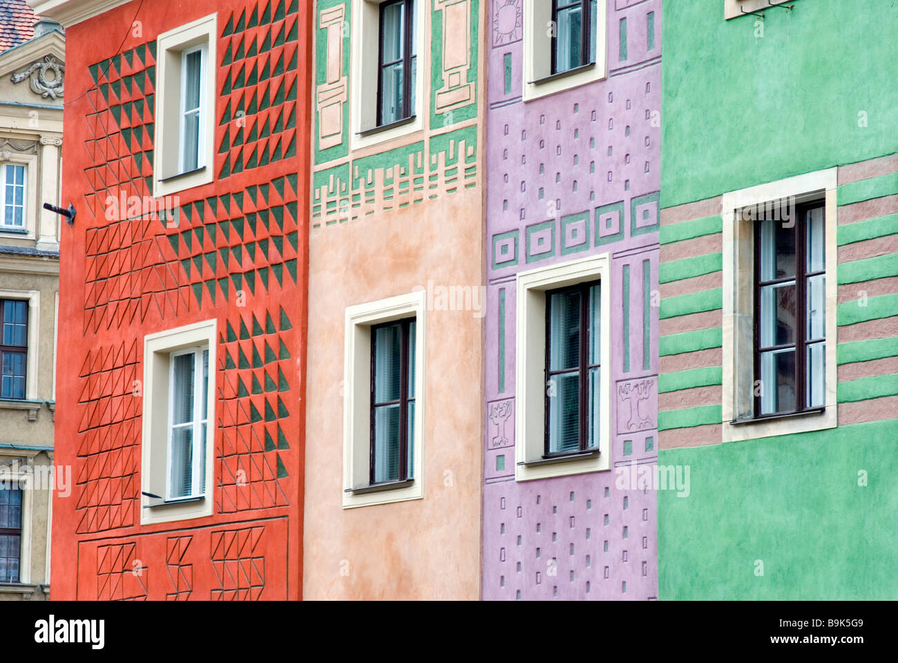 The beautifully coloured walls of the Tenement Buildings in the Old Market Square (Stary Rynek), Poznan, Poland Stock Photo