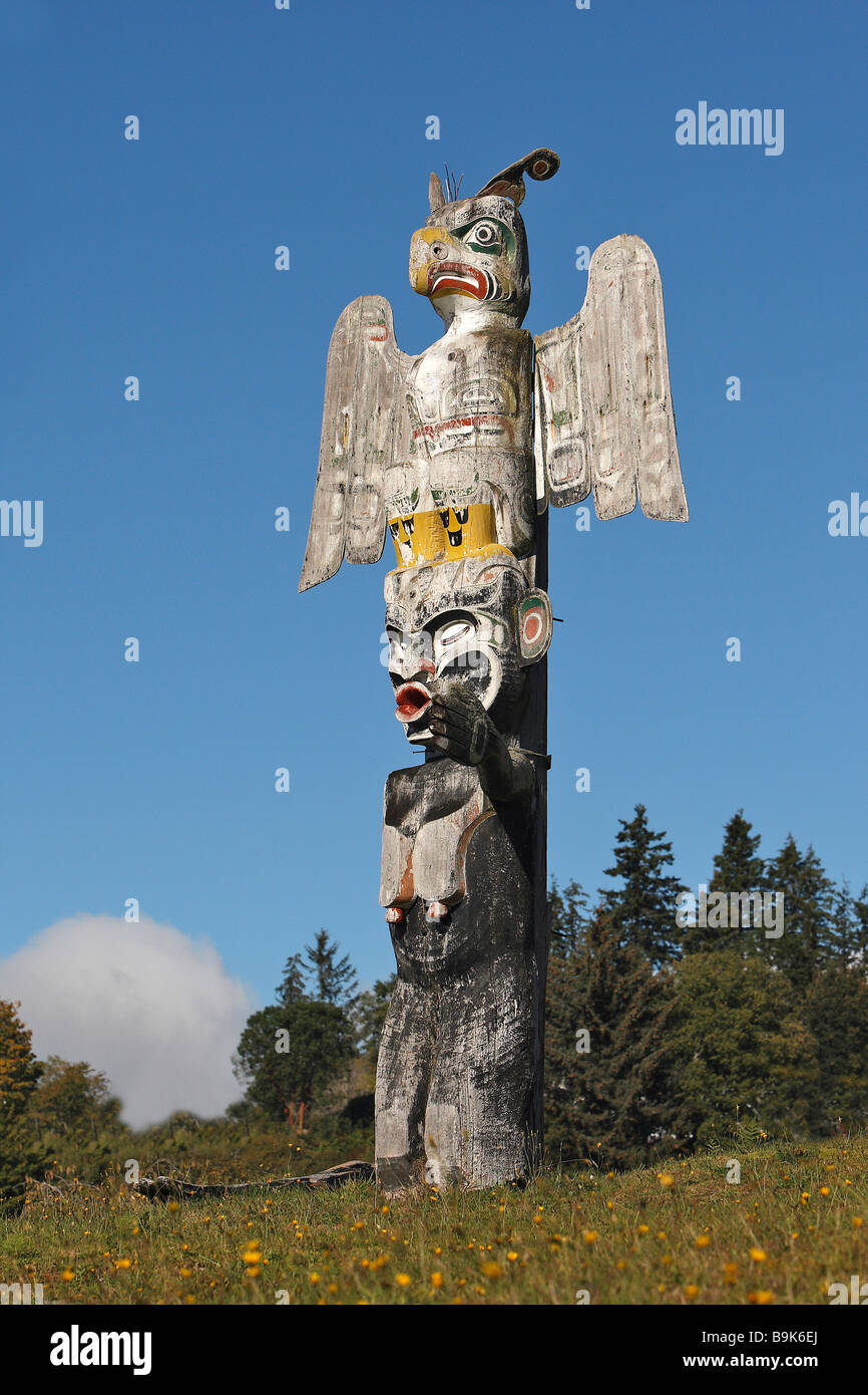 Old totem pole at Nimkish village, Cormorant Island Stock Photo