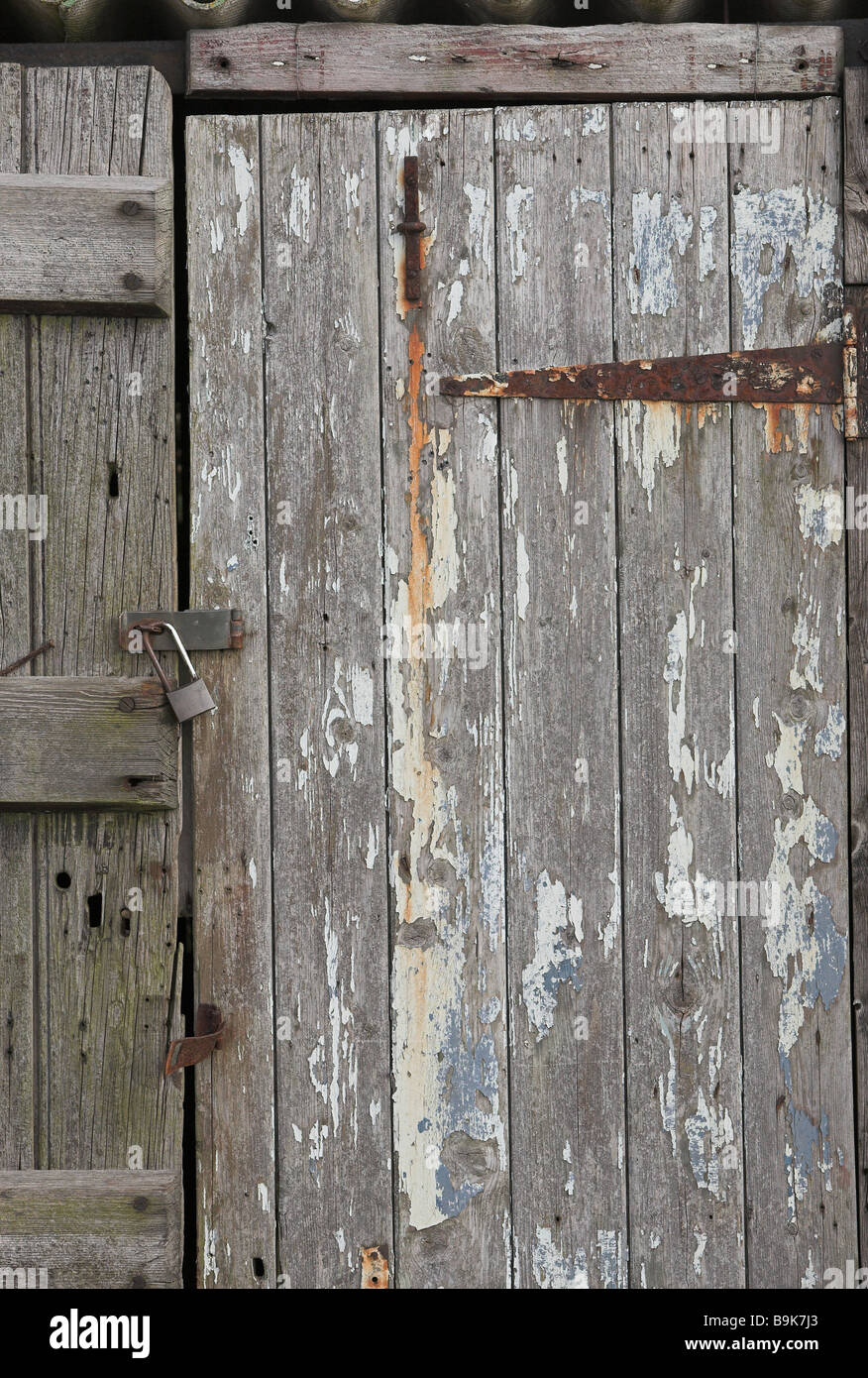 Lock Rusted Dark Shed Old shed background hi-res stock photography and images - Alamy