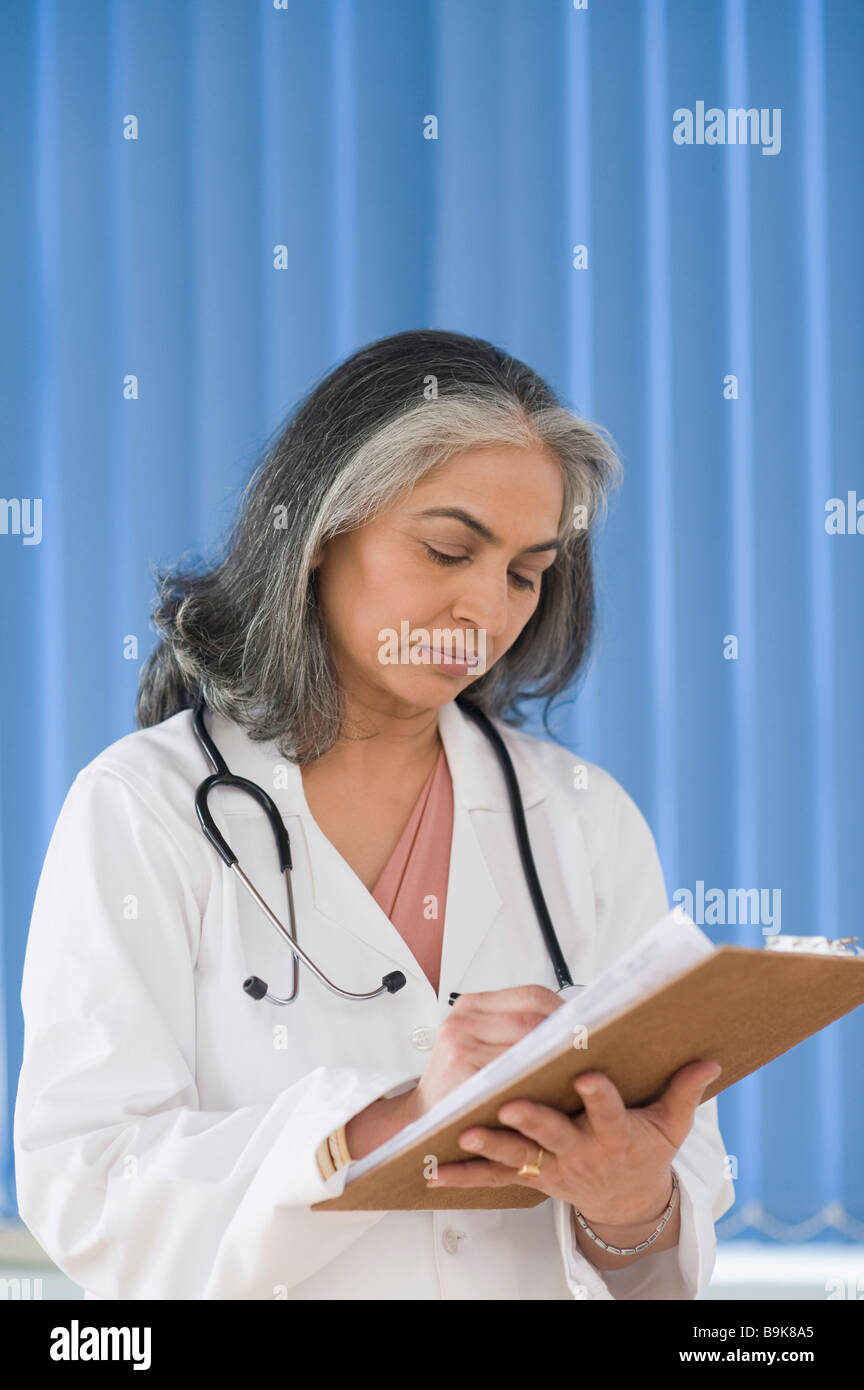 Female doctor writing a prescription Stock Photo - Alamy