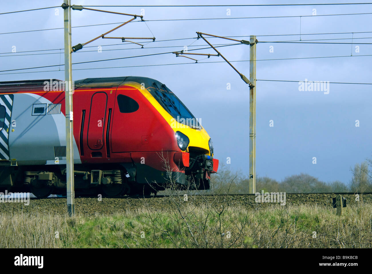 overhead cablesVirgin train diesel Voyager with overhead power cables