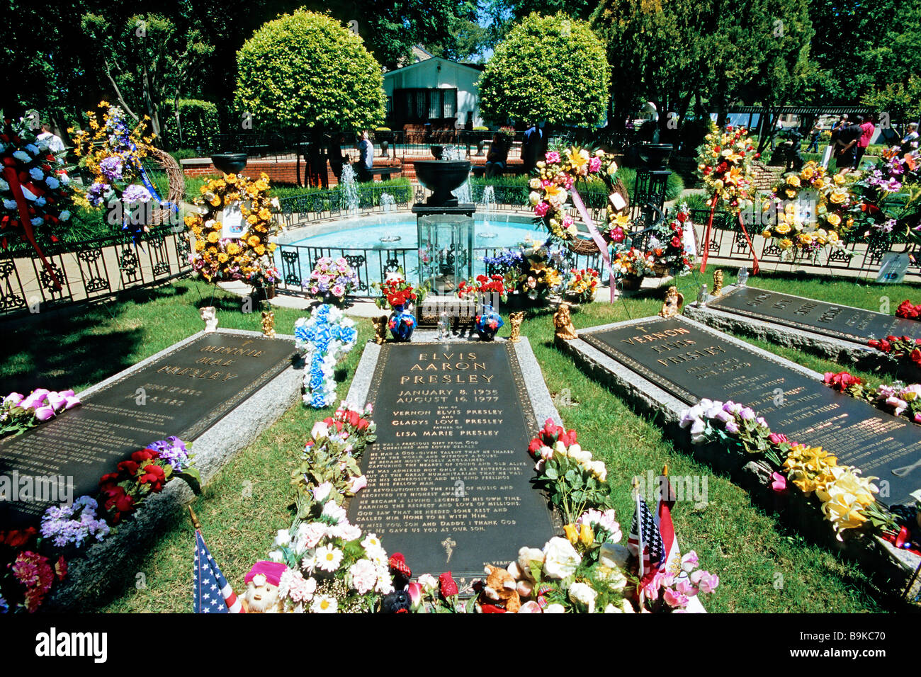 United States, Tennessee, Memphis, The Presley's family graves in Elvis's home, Graceland Stock Photo