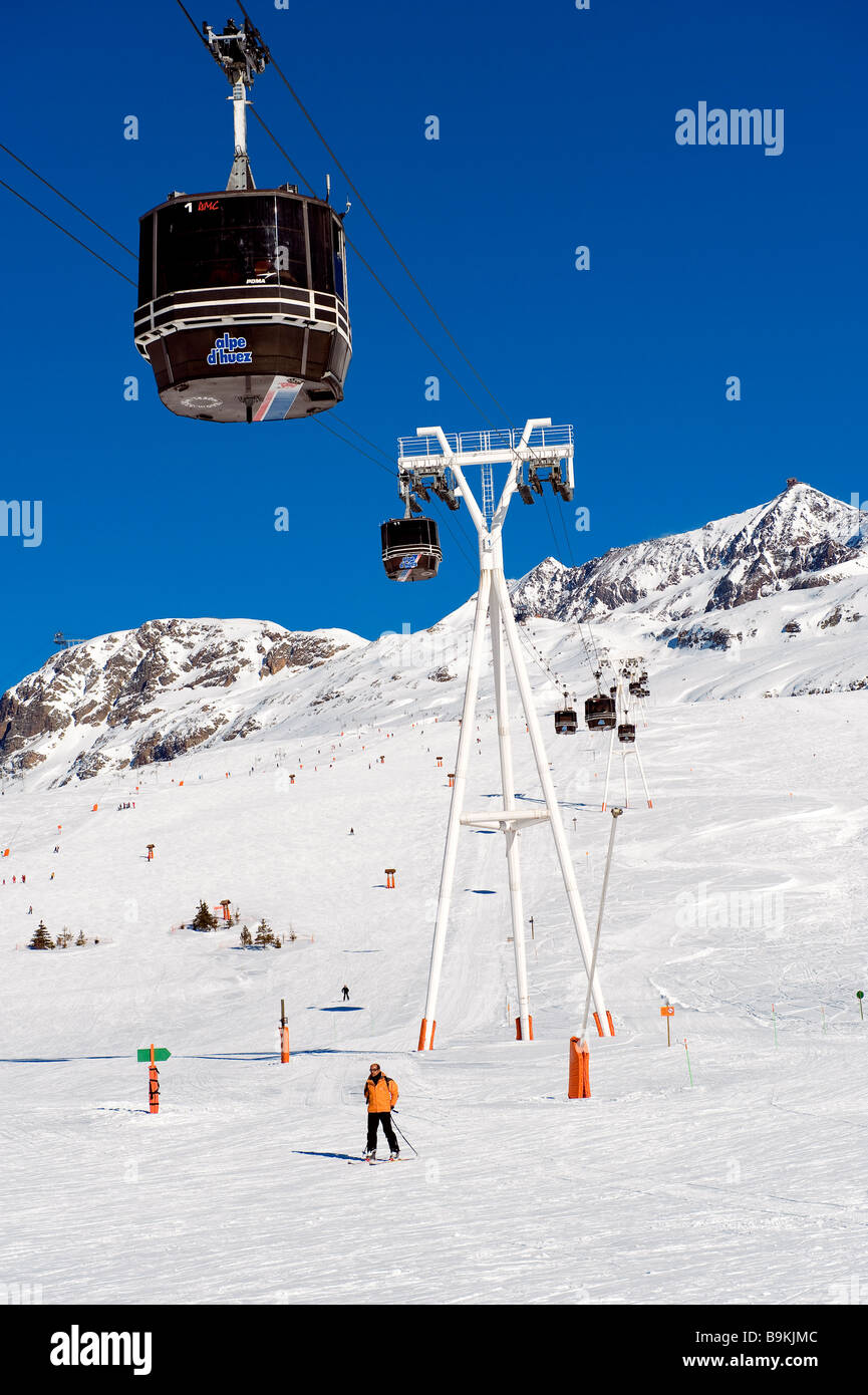 France, Isere, L'Alpe d'Huez, ski resort, Pic Blanc cable car Stock Photo -  Alamy