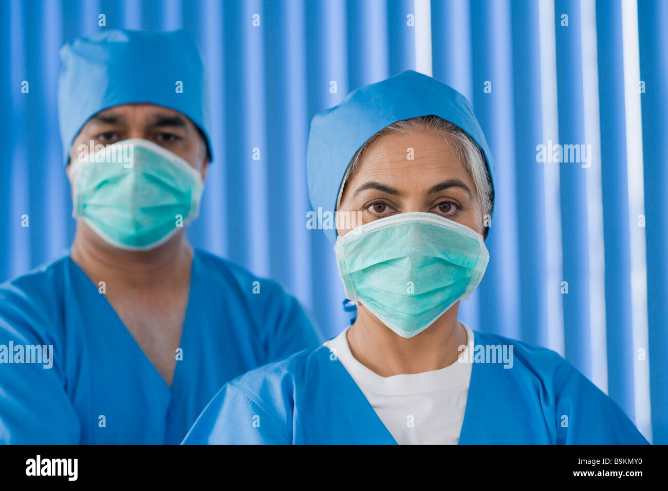 Portrait of surgeons wearing surgical masks Stock Photo Alamy