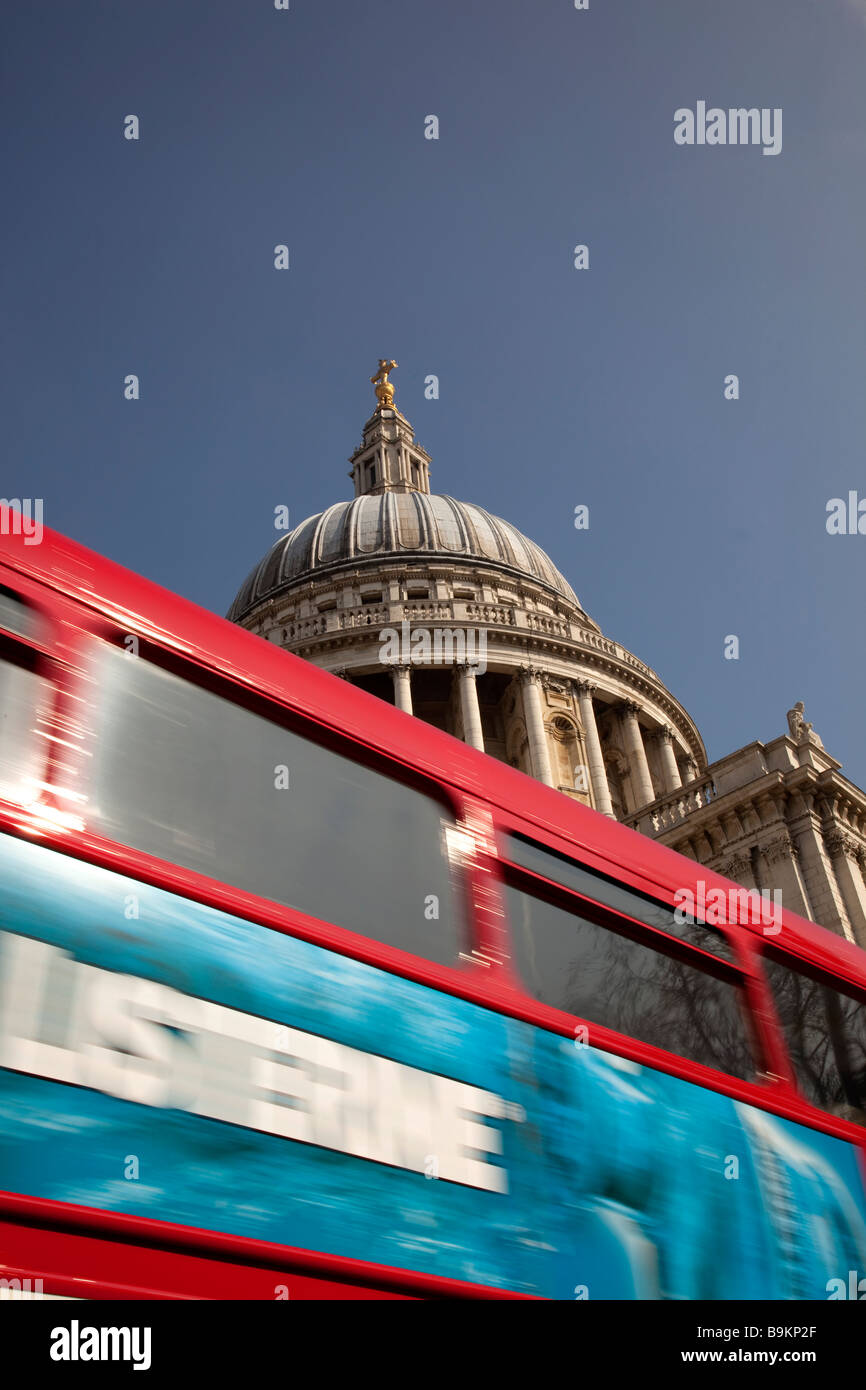 London Bus passing St Paul s Cathedral Stock Photo