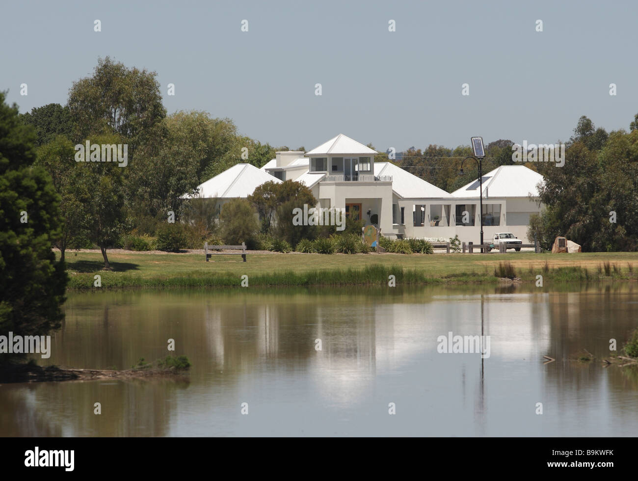 White villa on the shore of Lake Guyatt in Sale,Victoria,Australia