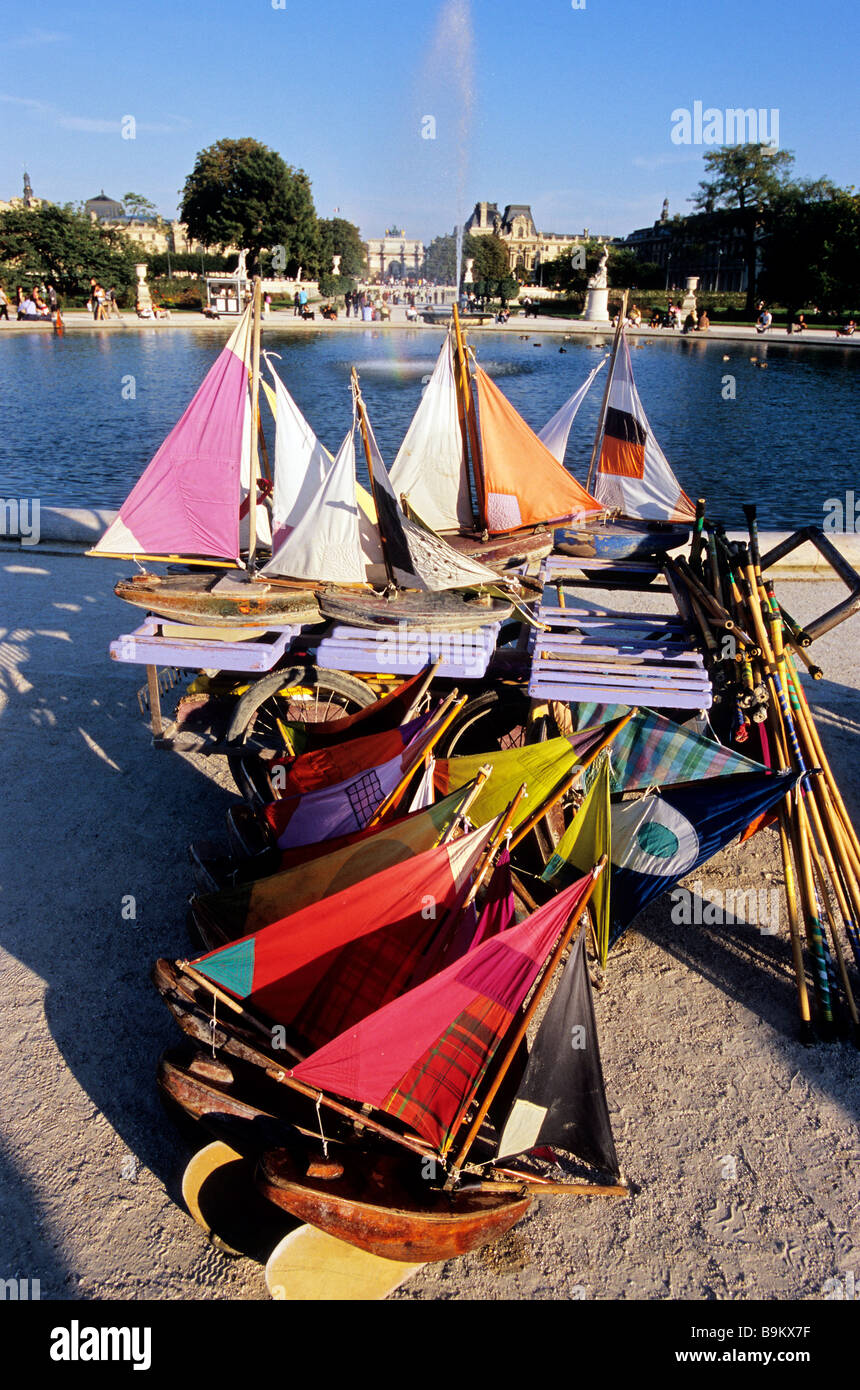France, Paris, Jardin des Tuileries, boat models to rent at the Tuileries pool Stock Photo