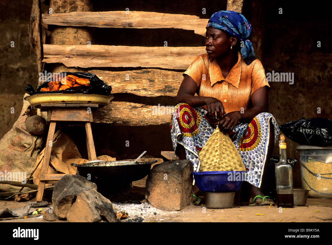 Benin, Collines County, Dassa Zoume, on the road side, Alice Oukande sells fritters called Yovo Doko Stock Photo