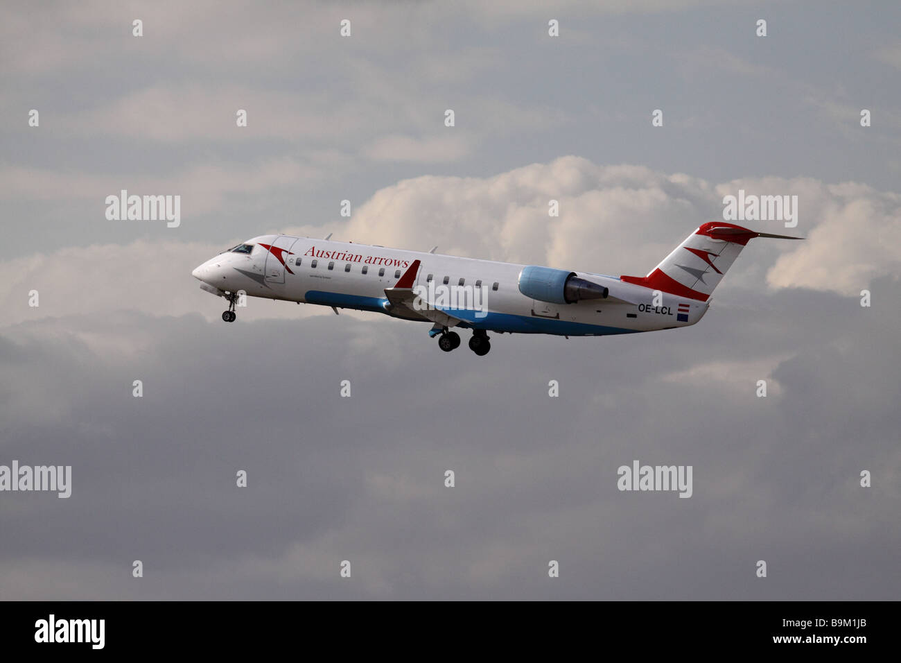 Jet plane take off hi-res stock photography and images - Alamy