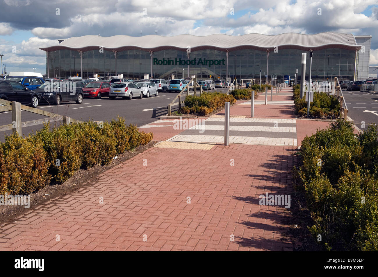 Driveway hood High Resolution Stock Photography and Images Alamy