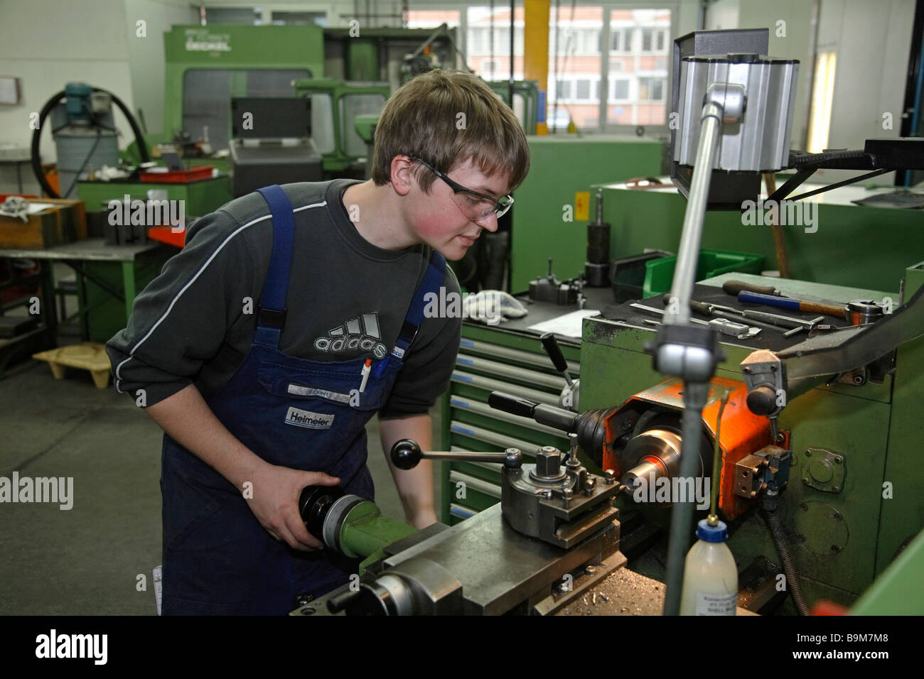 Apprentice industrial mechanic working in Heimeier Metallwerk GmbH