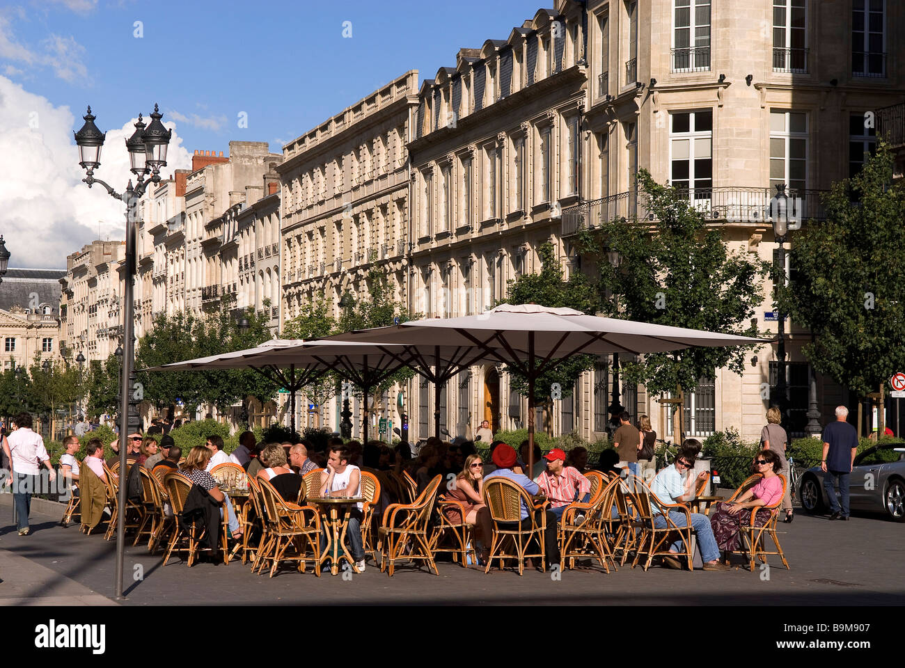 Restaurant chapeau rouge hi-res stock photography and images - Alamy
