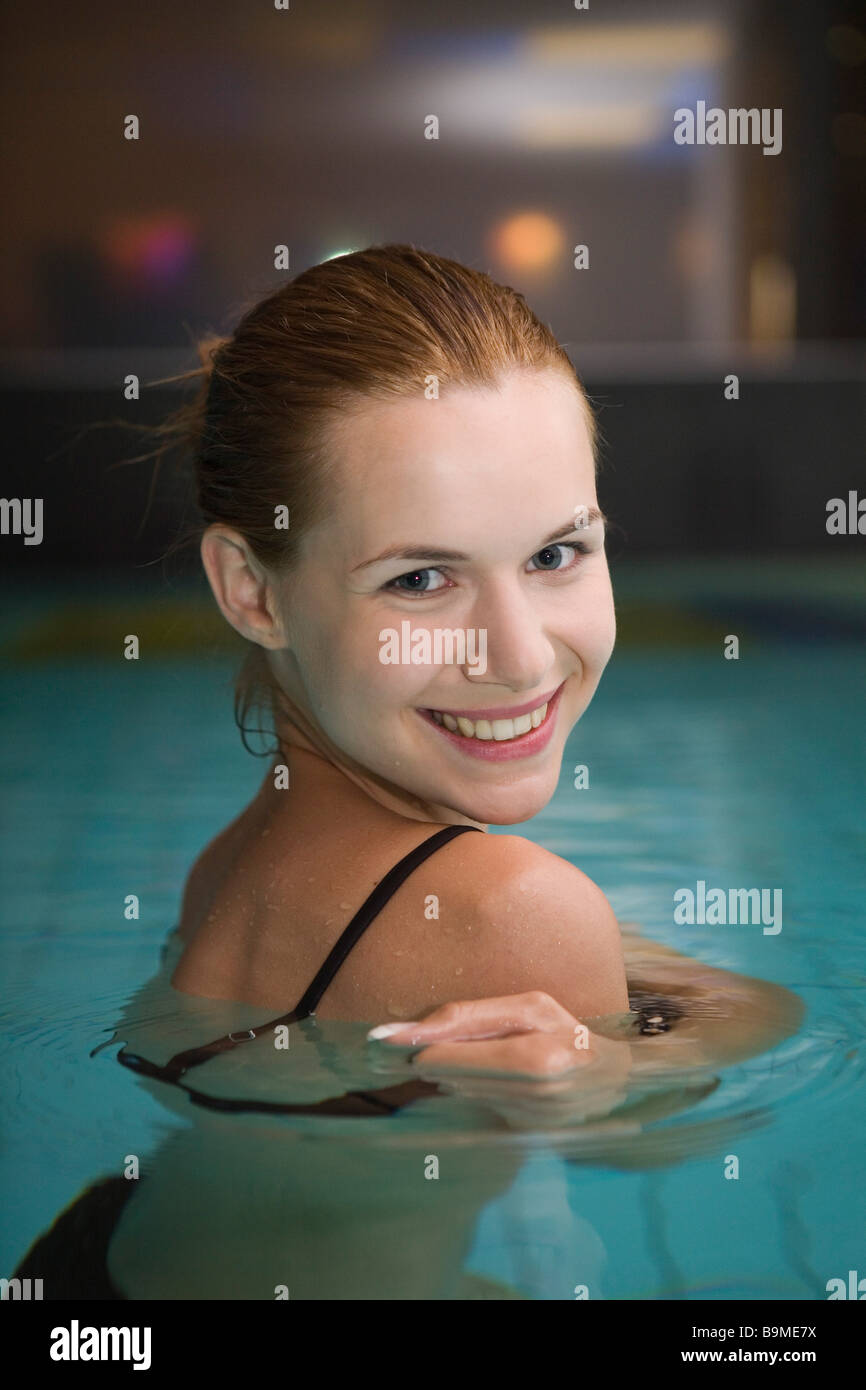 Pretty young woman in swimming pool Stock Photo - Alamy