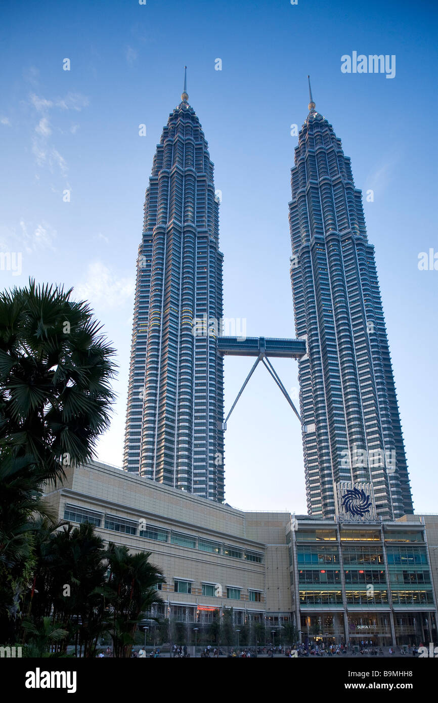Malaysia Kuala Lumpur Petronas Twin Towers By Architect Cesar