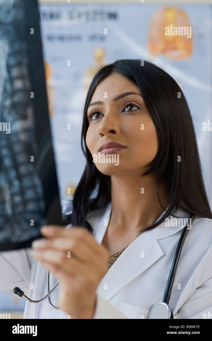 Black female doctor mri hi-res stock photography and images - Alamy