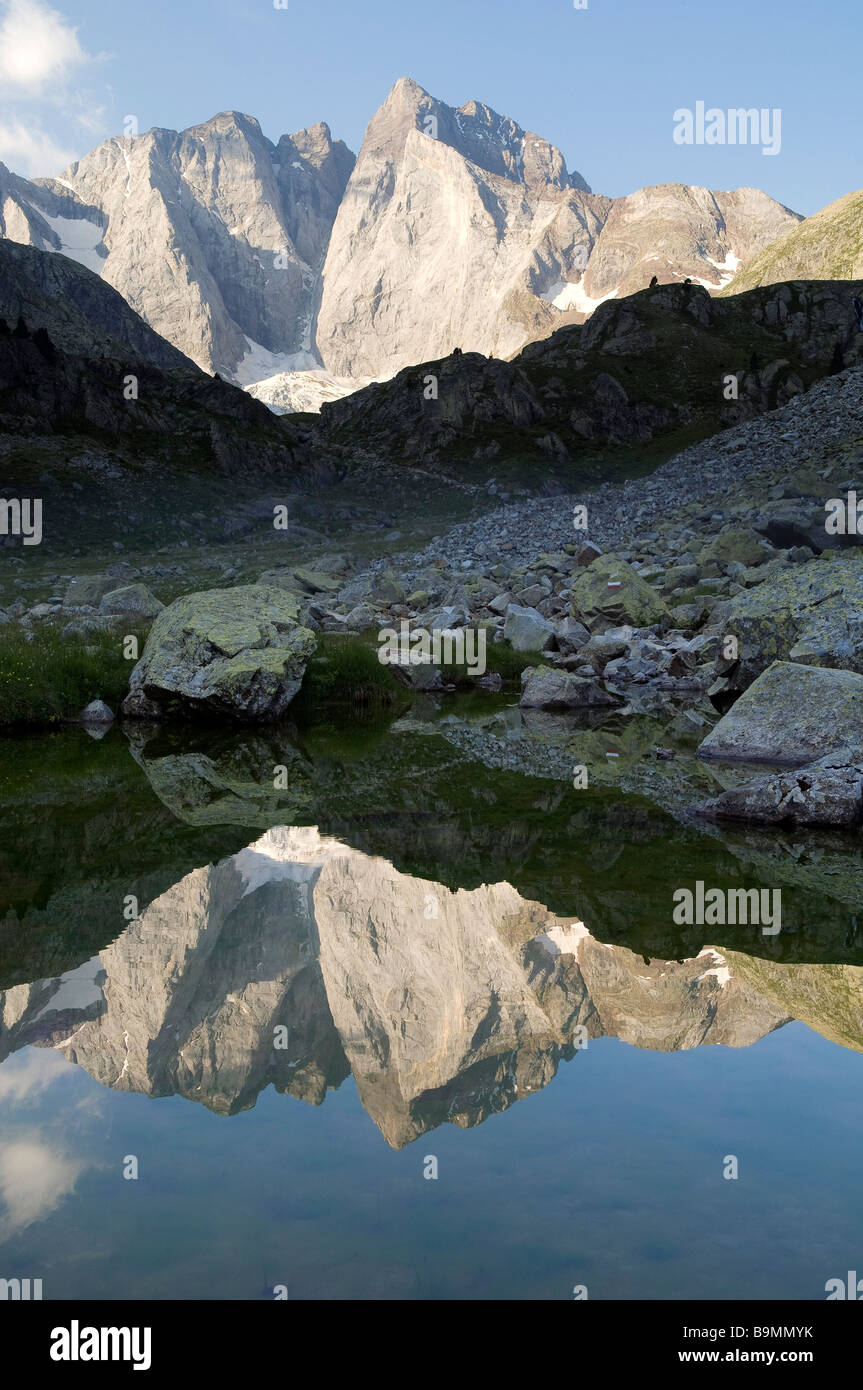 France, Hautes Pyrenees, Pyrenees National Park, GR10 grande randonnee ...