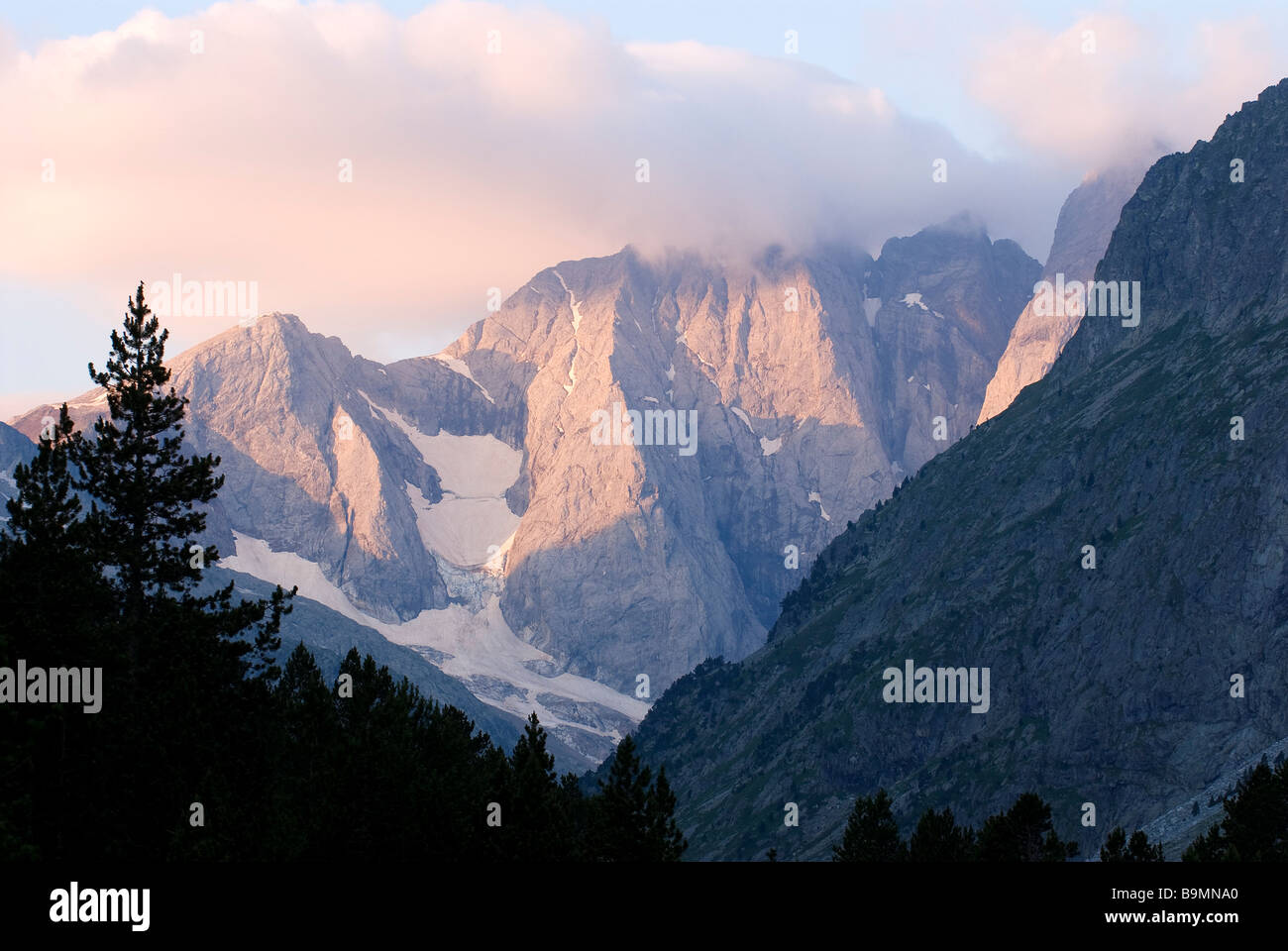 France, Hautes Pyrenees, Pyrenees National Park, GR10 grande randonnee ...