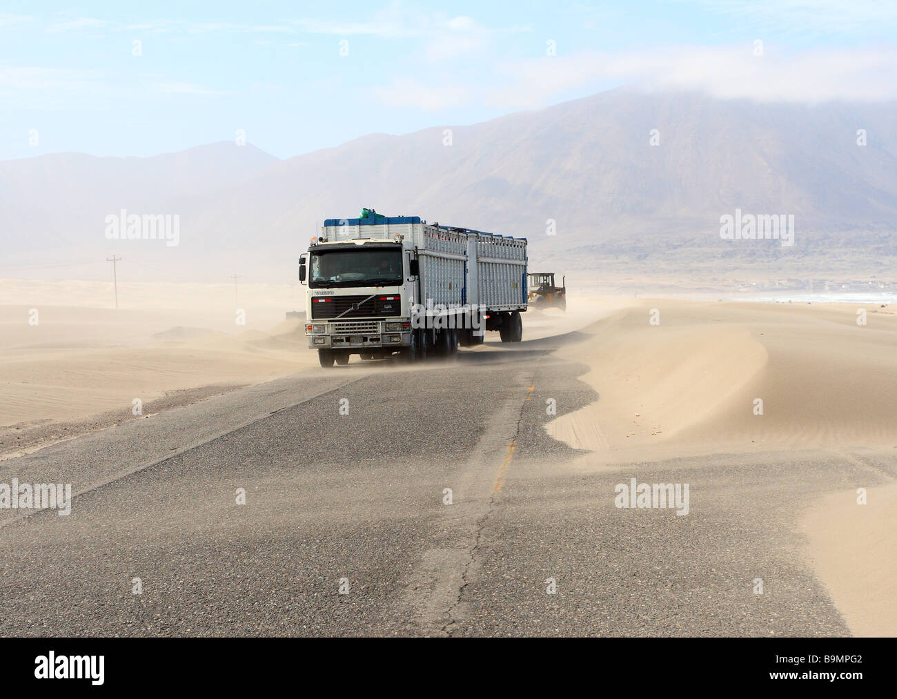Desert travel truck hi-res stock photography and images - Alamy