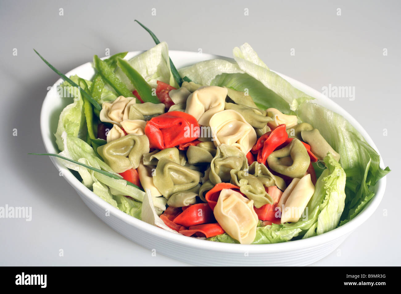 A tortellini pasta salad,with lettuce,onion,capsicum,tomato etc Stock Photo Alamy