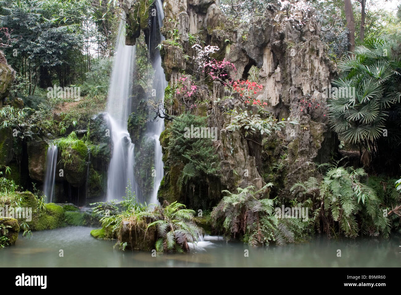 An artificial waterfall at the garden of Da Fu Cottage in Chengdu in Sichuan in China. Stock Photo