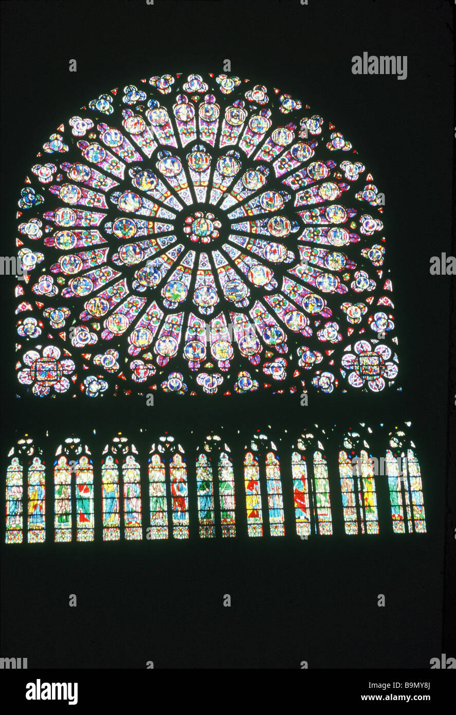 Noder Dem CHURCH WINDOW IN NOTRE DAM, PARIS Stock Photo - Alamy