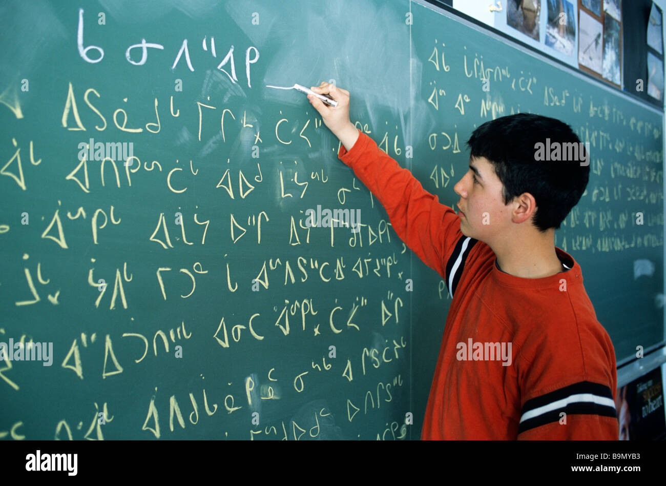 Canada, Quebec Province, James Bay, Chisasibi village, Jérémy Dow writing in Cree on the blackboard, The Cree language is an Stock Photo