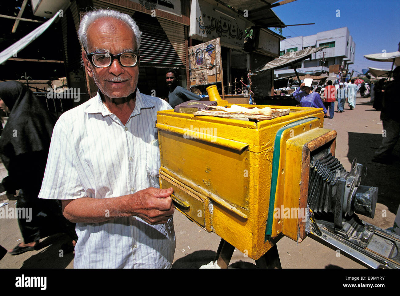 Egypt, Cairo, photographer at work with a very old camera in Khan El