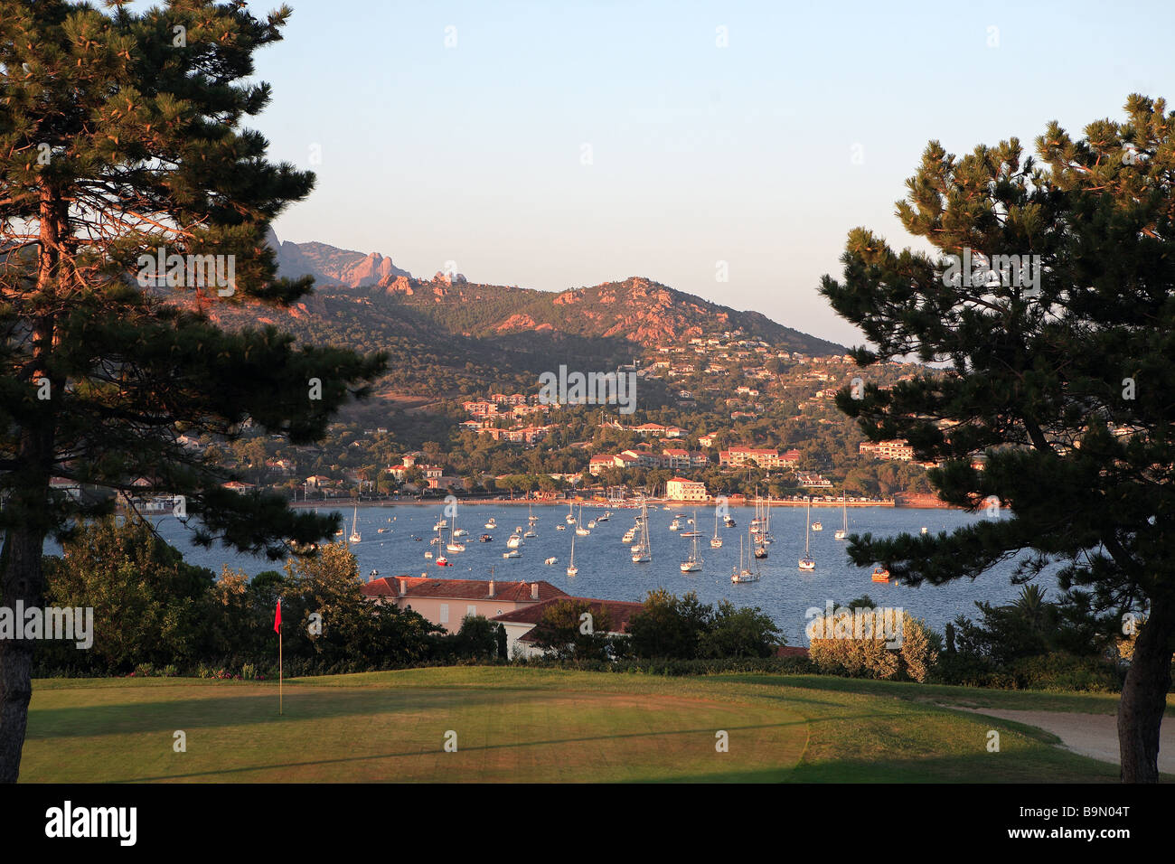 france-var-esterel-corniche-agay-village-pierre-et-vacances-cap