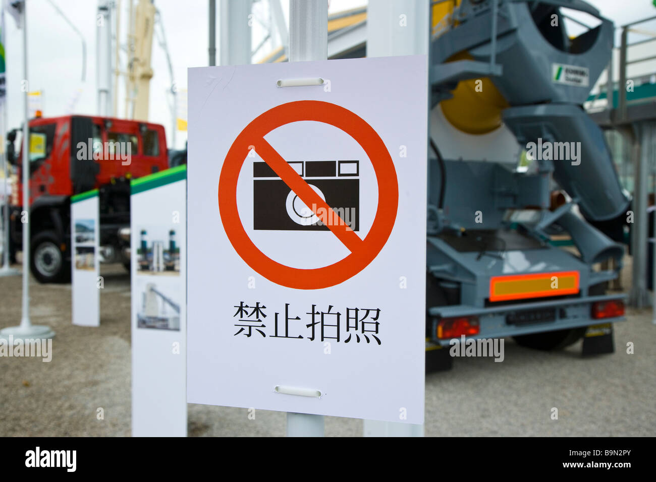 No Photography Sign Chinese Writing Stock Photos & No Photography Sign ...