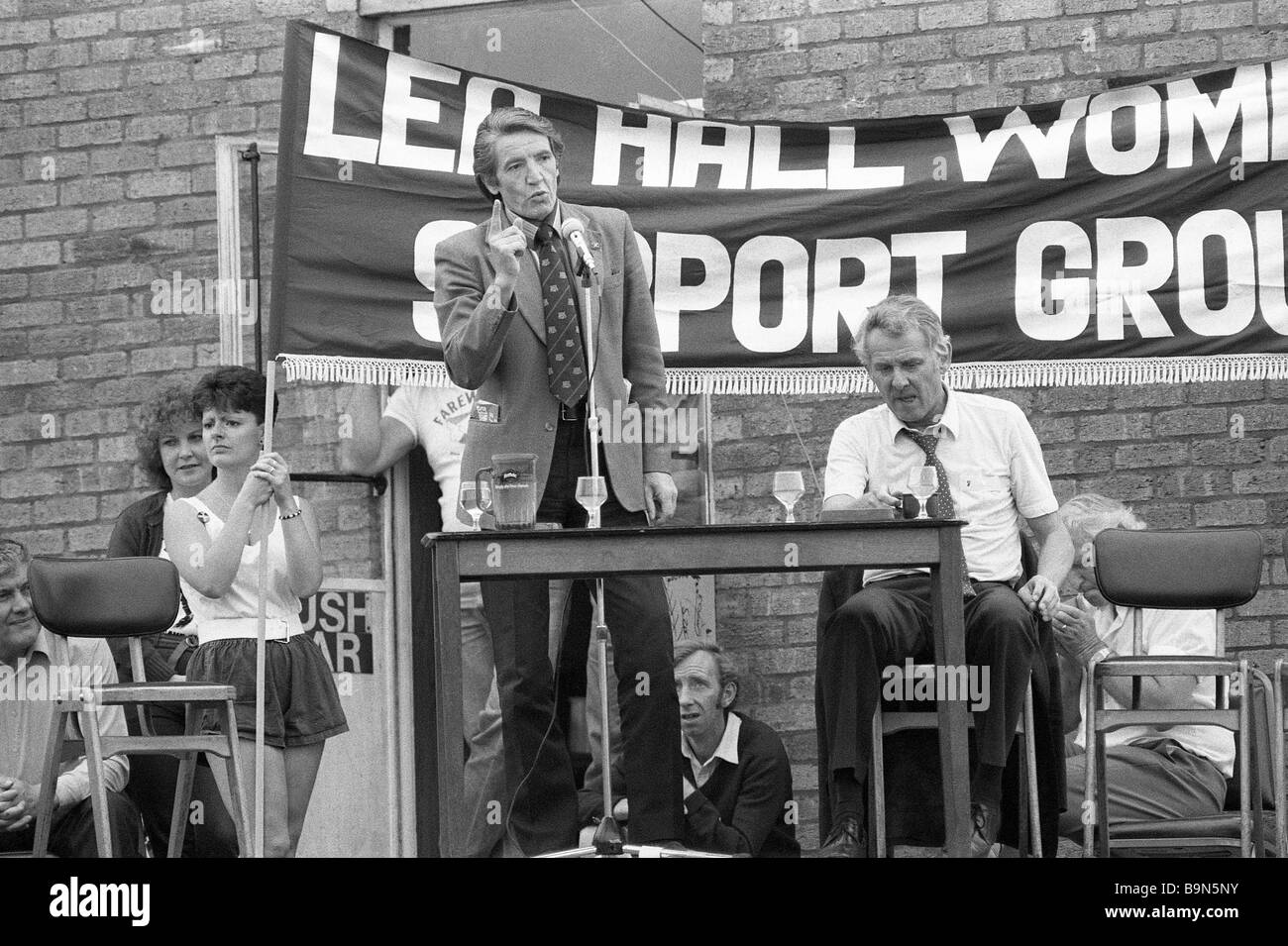 Dennis Skinner MP speaking at Miners Rally in Rugeley during the 1984 miners strike PICTURE BY DAVID BAGNALL Stock Photo