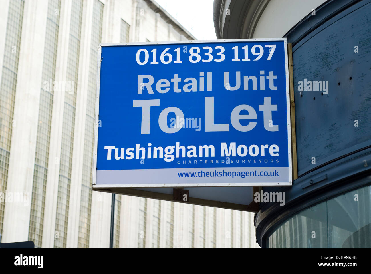 Retail unit to let sign in Manchester city centre UK Stock Photo