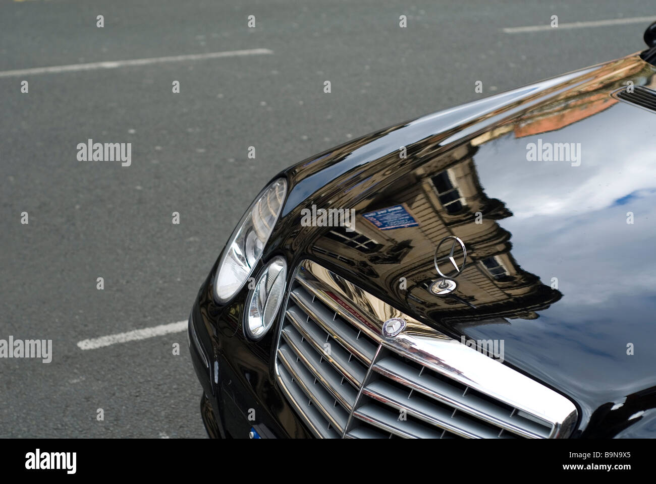 Mercedes benz parked front hi-res stock photography and images - Alamy