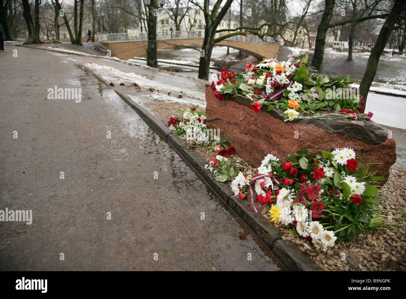 Monument stone to one of 5 Latvians shot dead by Soviet forces during Latvian independence demonstrations in 1991, Riga, Latvia Stock Photo