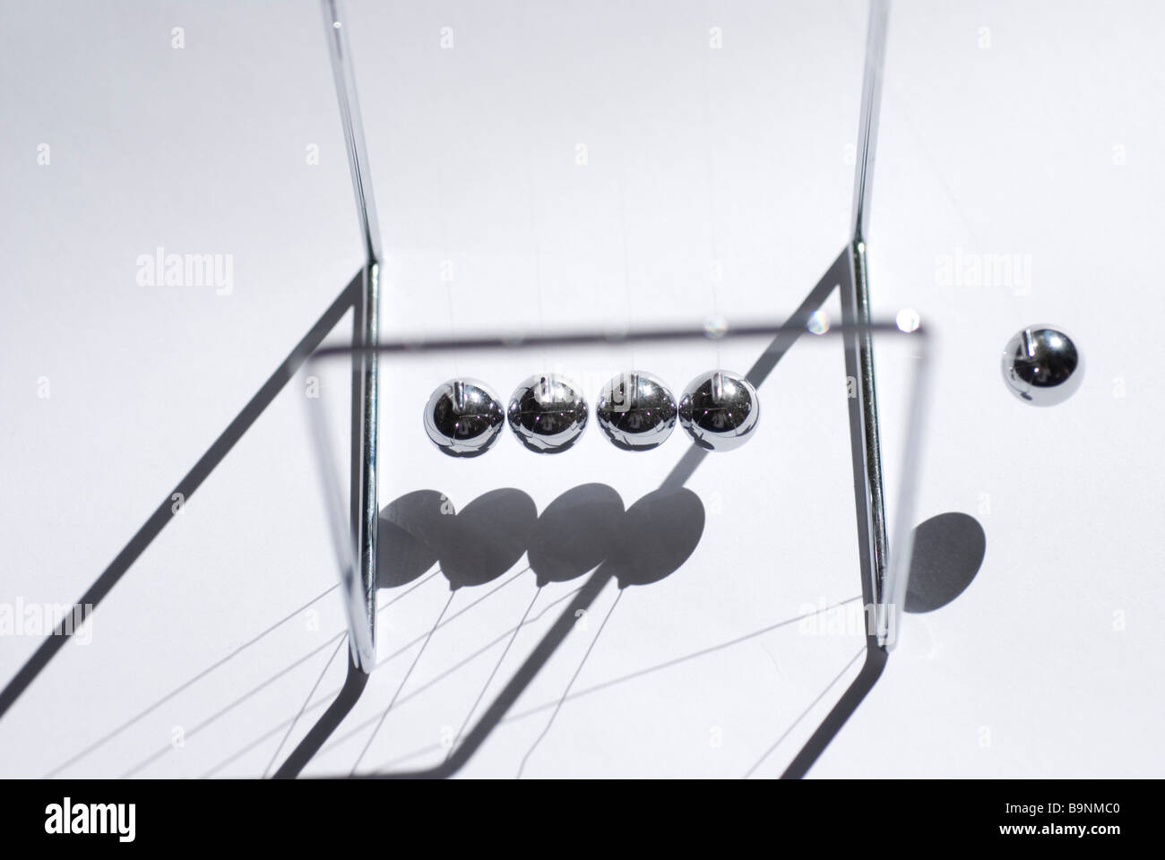 Newtons cradle Stock Photo