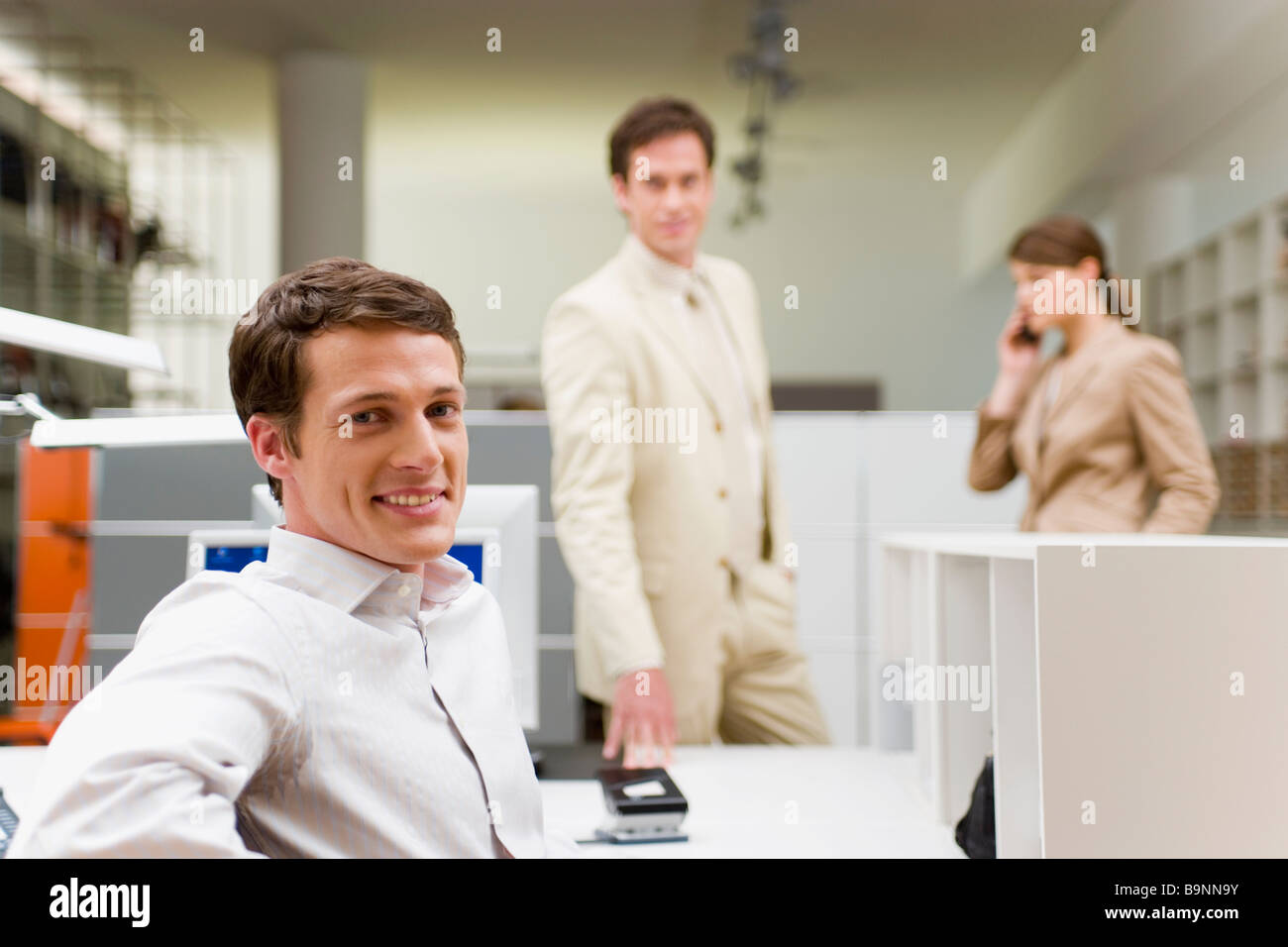 Teamwork smile portrait young hi-res stock photography and images - Alamy