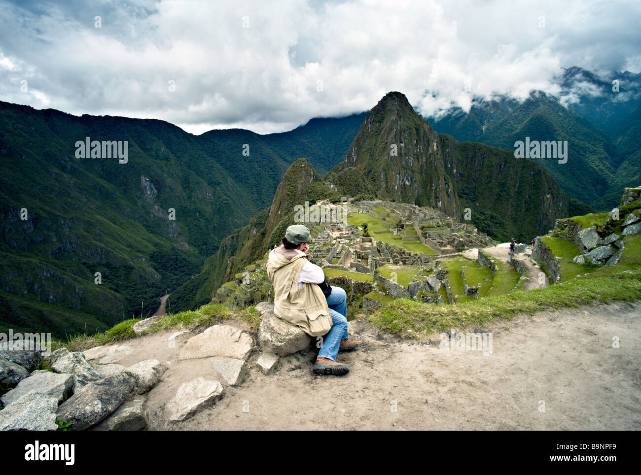 PERU MACHU PICCHU Photographer taking the classic photo of Machu Picchu with Huayna Picchu in the background Stock Photo