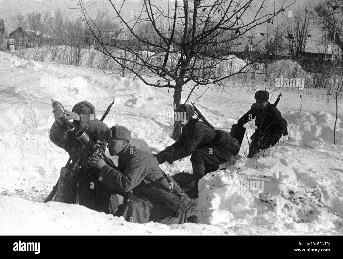 2 апреля 1944 года. Бои ВОВ 1944. Корсунь-Шевченковская наступательная операция. Миномётчики ВОВ зима.