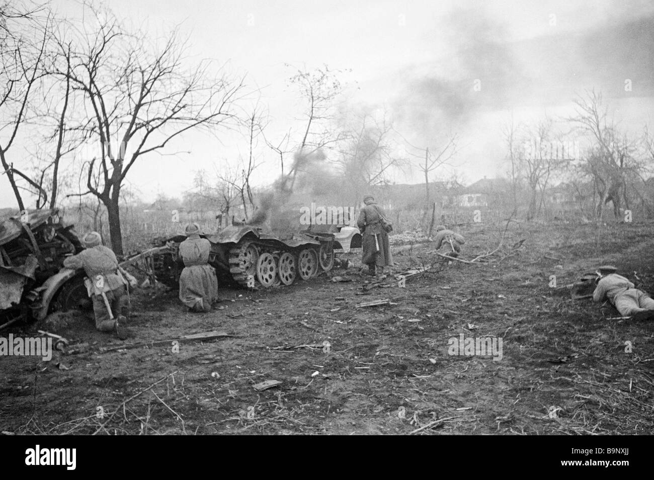 Soviet infantrymen fighting for Giseli a settlement near Ordzhonikidze Stock Photo