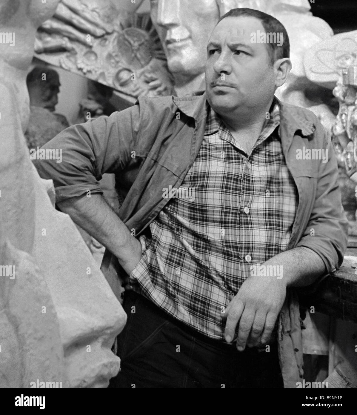 Эрсн неизвест. Эрнст неизвестный скульптор. Эрнст иосифович неизвестный работы. Кто такой э и неизвестный. Эрнст неизвестный.