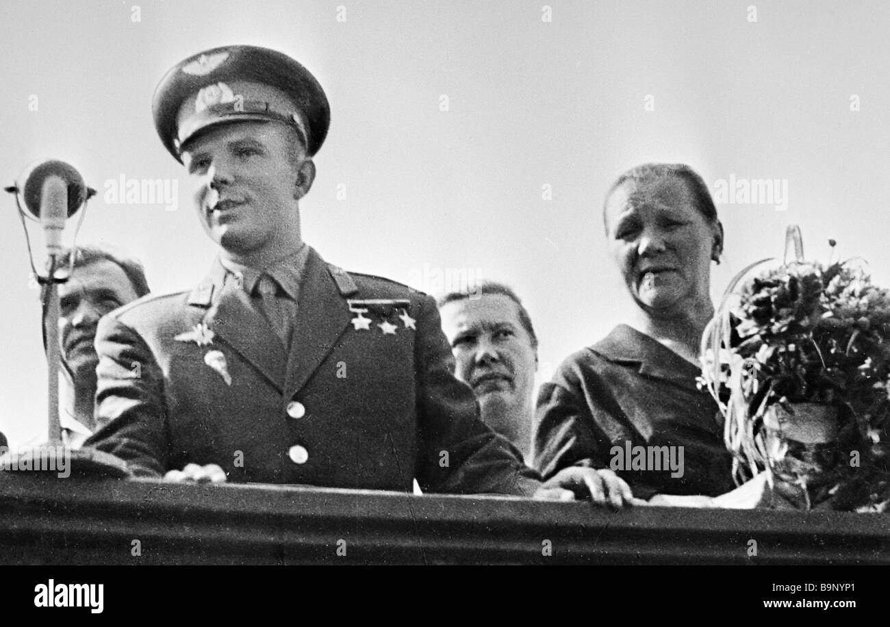 Гагарина октав. Гагарин в родном городе. Торжественная встреча первого Космонавта Юрия Гагарина. Фото Юрия Гагарина в родном городе.