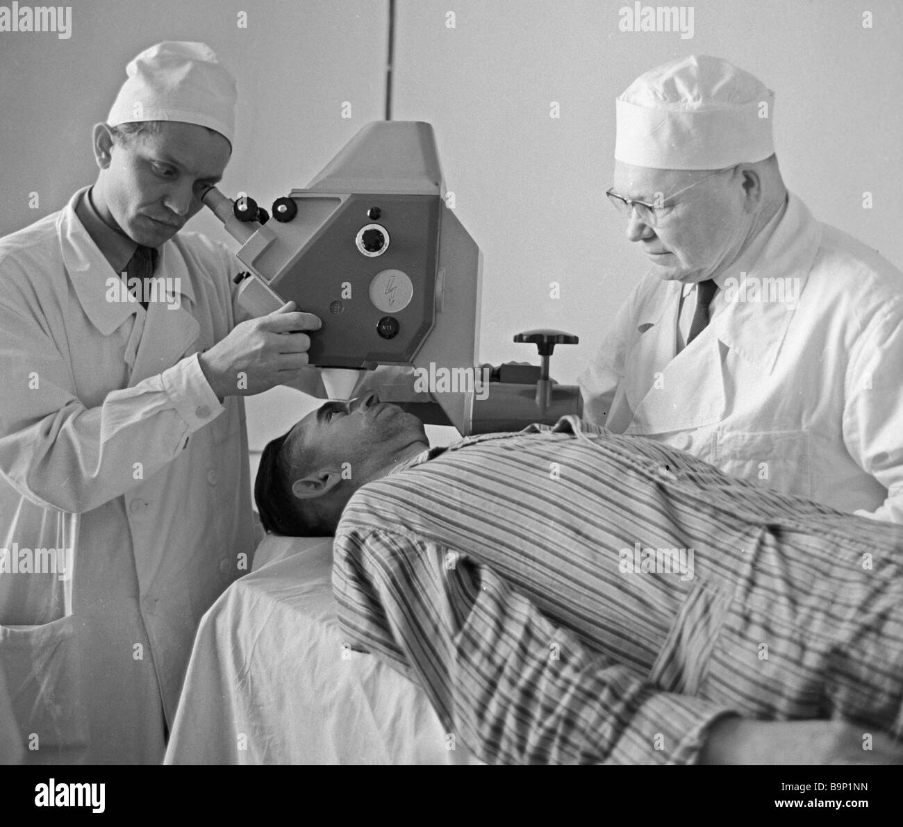 Performing laser eye surgery Eye Disease Clinic Stock Photo Alamy