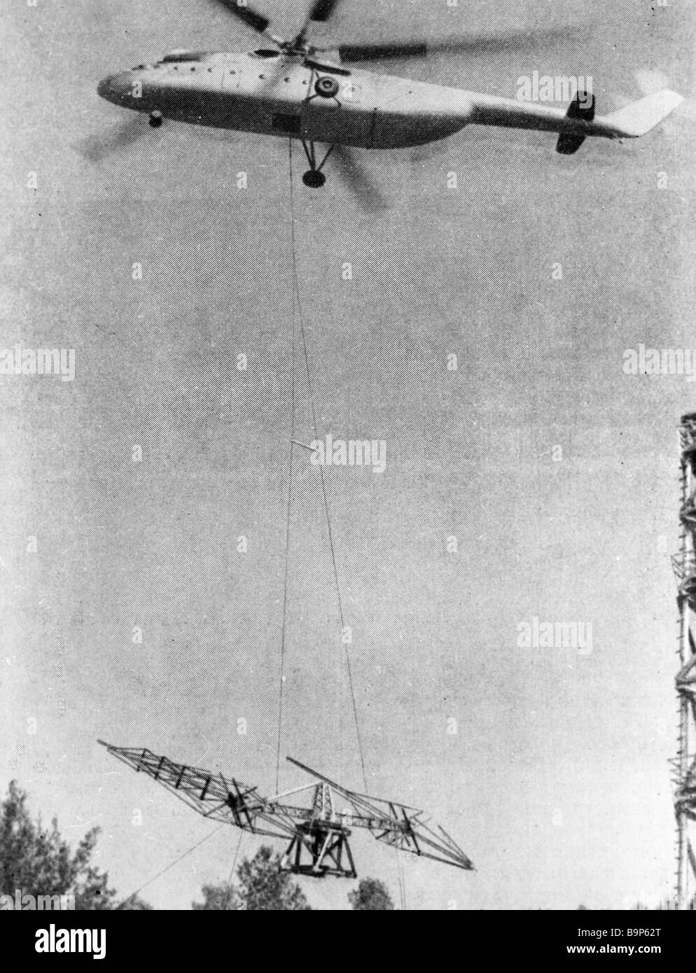 A helicopter crew erecting an antenna to pick up signals from Mayak