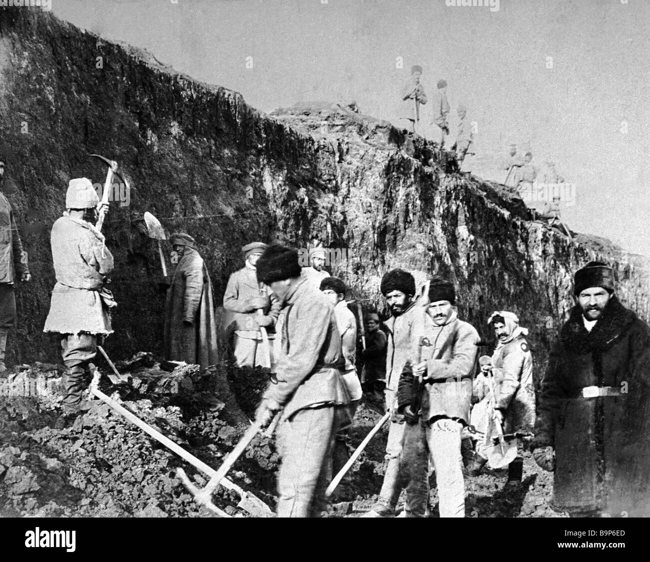 Каторга забайкалья нерчинская. Каторжные работы это. Достоевский в ссылке. Сахалин 19 век каторжане. Каторжные работы это.