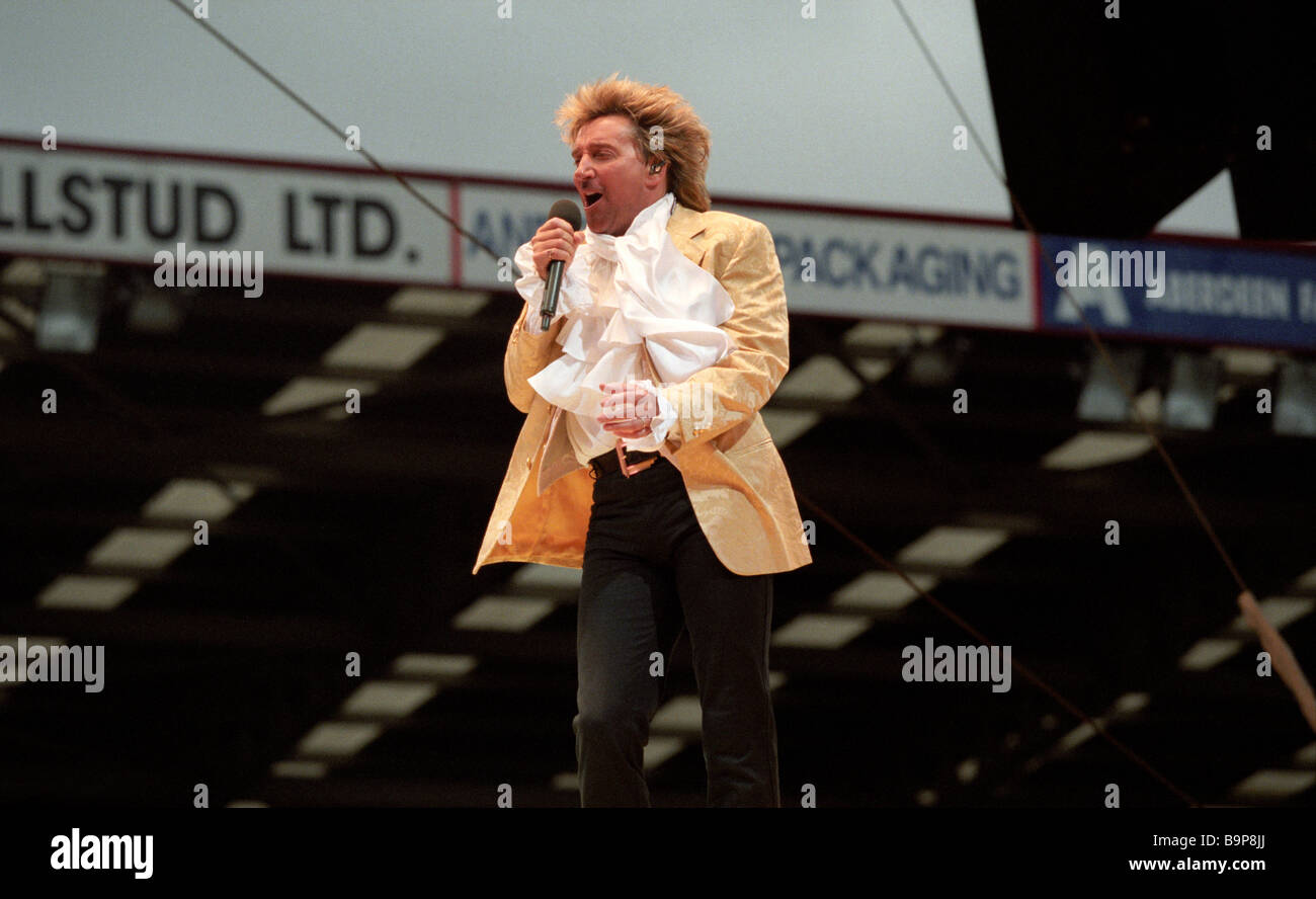 Rock singer Rod Stewart performing in concert at Pittodrie football stadium in Aberdeen in Scotland in 1995 Stock Photo