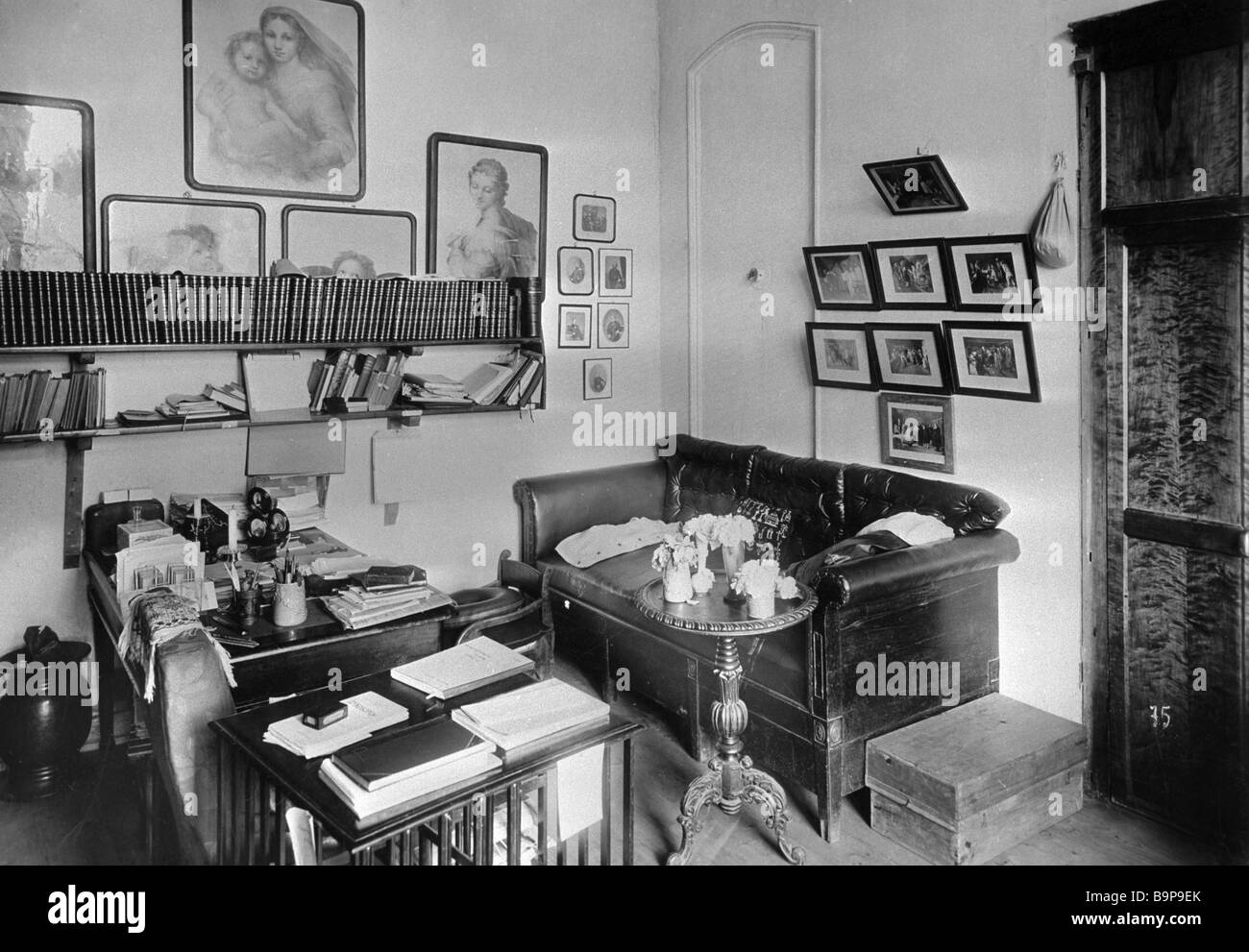 дом толстого книга. библиотека л н толстого в ясной поляне. музей усадьба толстого самара. библиотека в ясной поляне л. толстого, 1982.