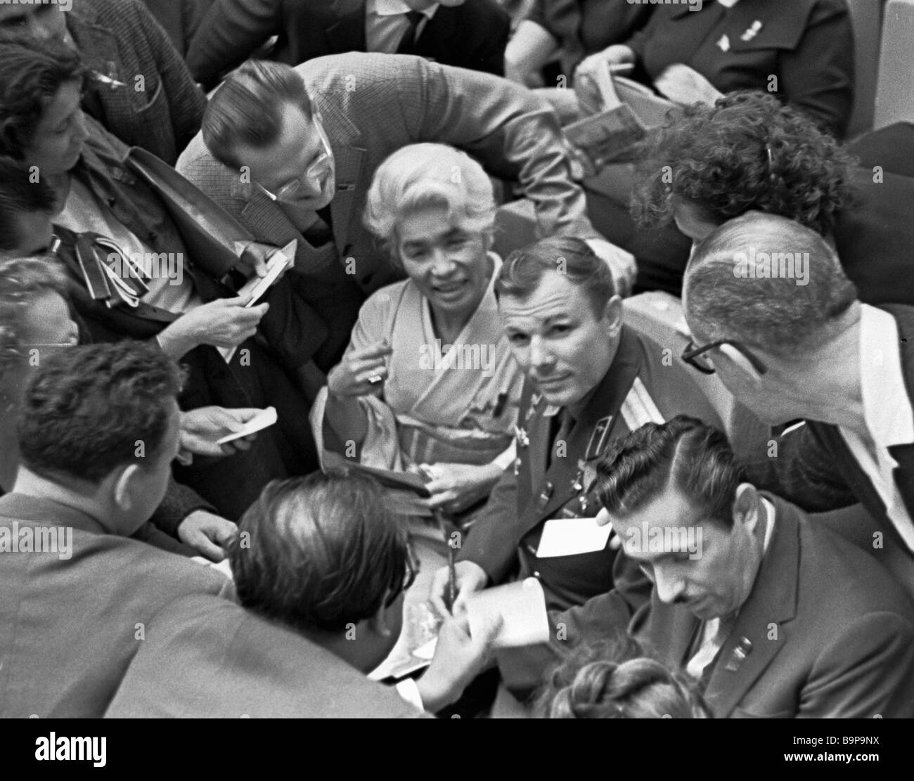 Юрий Гагарин И Елизавета 2 Совместное Фото