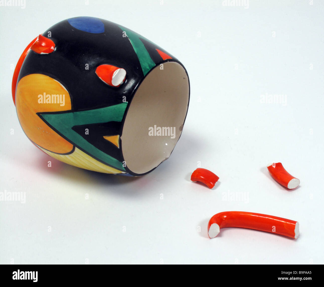 Broken pottery hi-res stock photography and images - Alamy