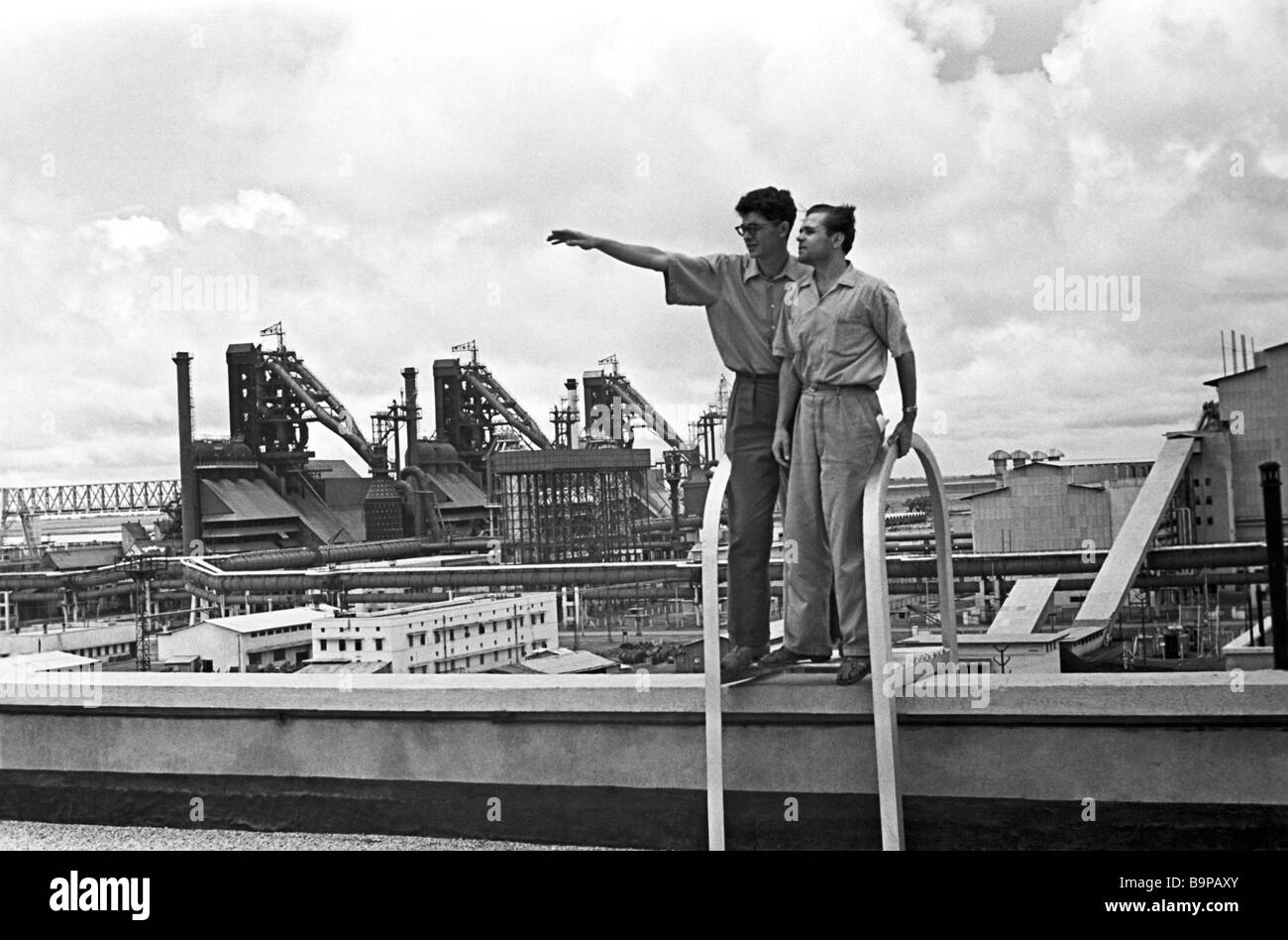 Soviet experts on the Bhilai Steel Plant construction site in India ...