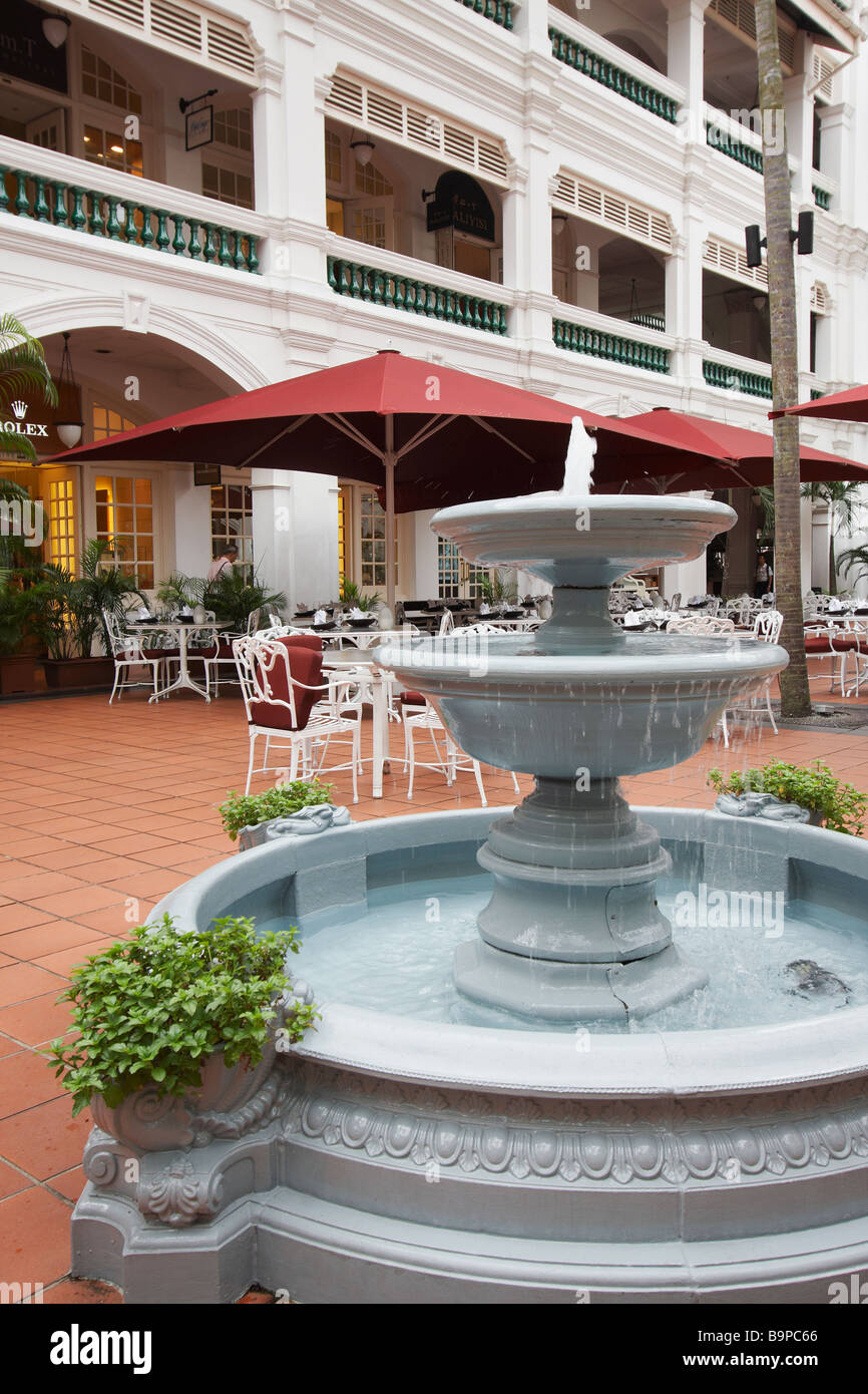 Gazebo Bar In Courtyard Of Raffles Hotel, Singapore Stock Photo