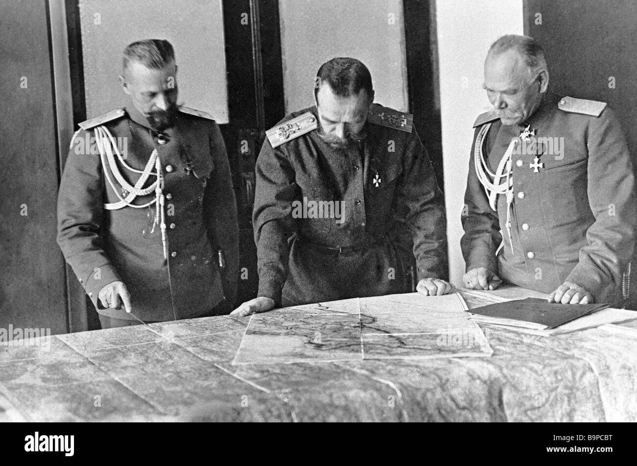 николай 2 на фронте первой мировой войны. первая мировая царь. николай 2 1 мировая война. николай 2 на фронте первой мировой войны. цесаревич алексей 1916.